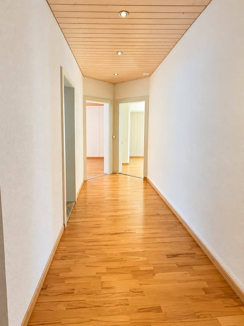 Geräumige 8-Zimmer-Maisonette-Wohnung in Ennenda – sofort verfügbar! (12)