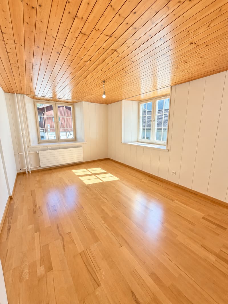 Geräumige 8-Zimmer-Maisonette-Wohnung in Ennenda – sofort verfügbar! (6)