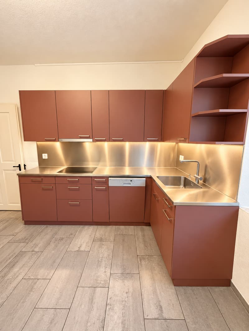 Geräumige 8-Zimmer-Maisonette-Wohnung in Ennenda – sofort verfügbar! (3)