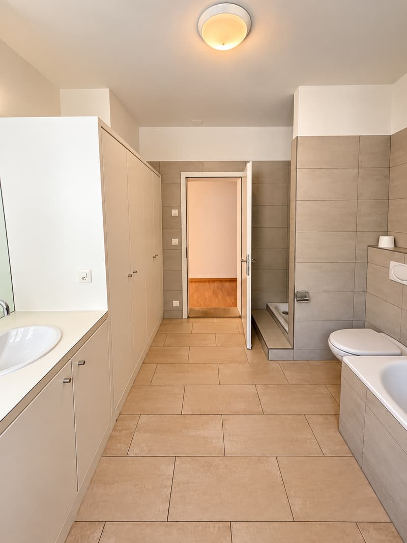 Geräumige 8-Zimmer-Maisonette-Wohnung in Ennenda – sofort verfügbar! (10)