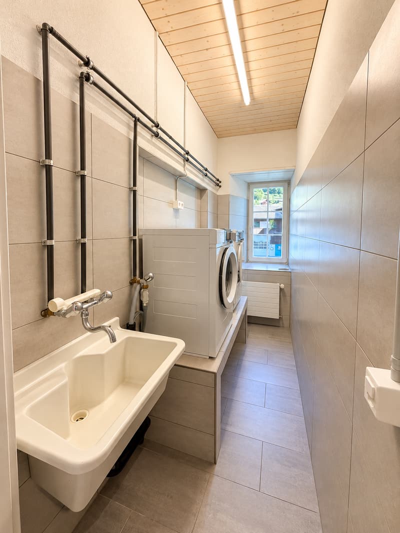 Geräumige 8-Zimmer-Maisonette-Wohnung in Ennenda – sofort verfügbar! (15)