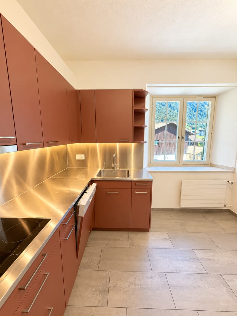 Geräumige 8-Zimmer-Maisonette-Wohnung in Ennenda – sofort verfügbar! (2)