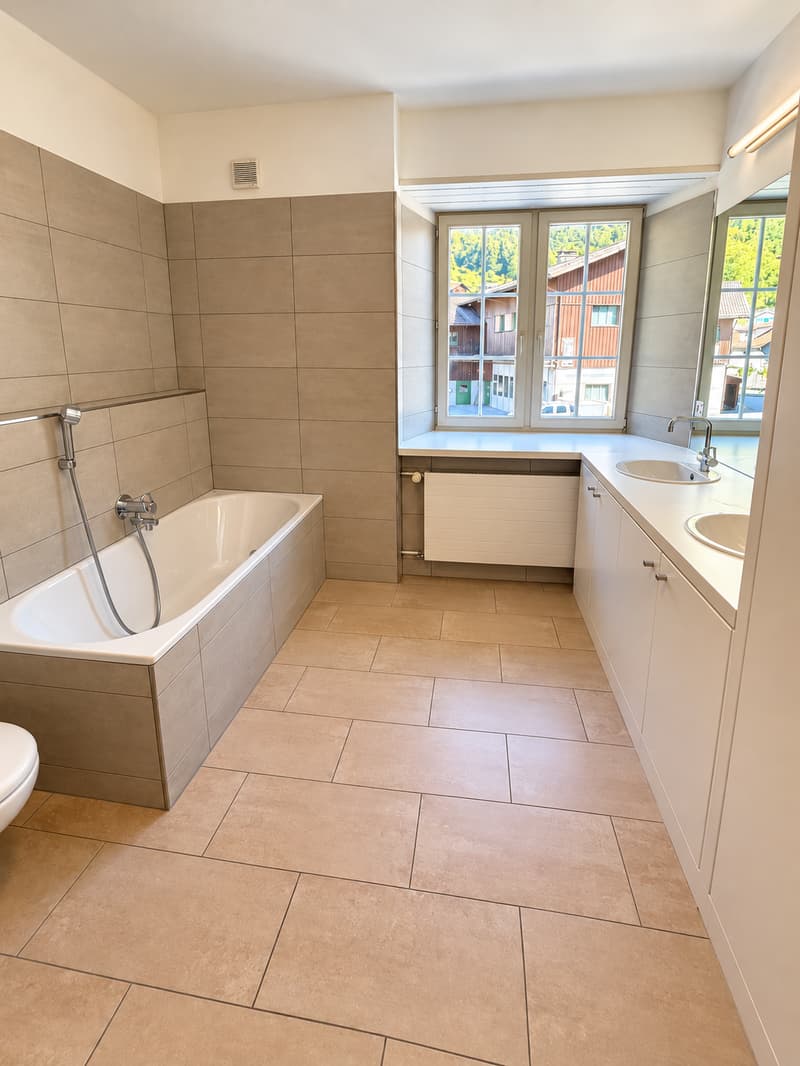 Geräumige 8-Zimmer-Maisonette-Wohnung in Ennenda – sofort verfügbar! (8)