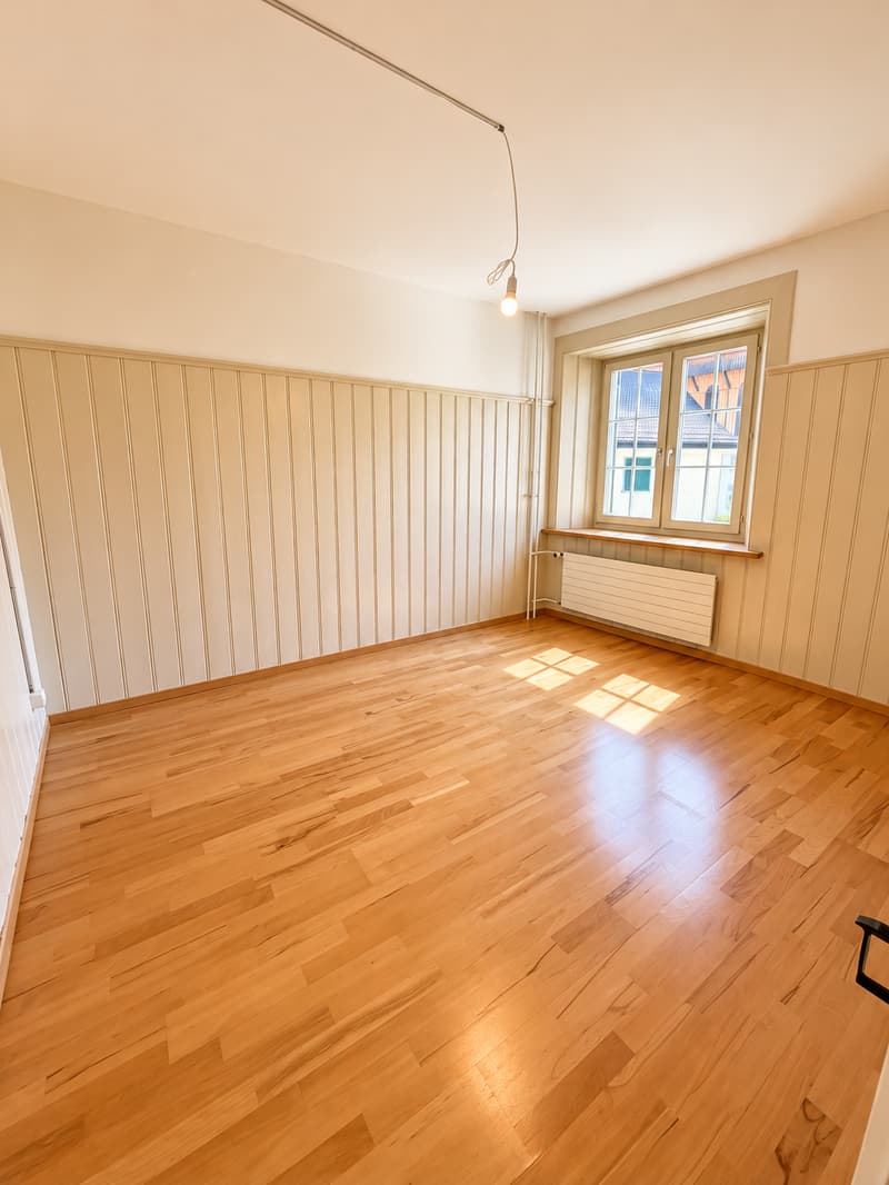 Geräumige 8-Zimmer-Maisonette-Wohnung in Ennenda – sofort verfügbar! (7)