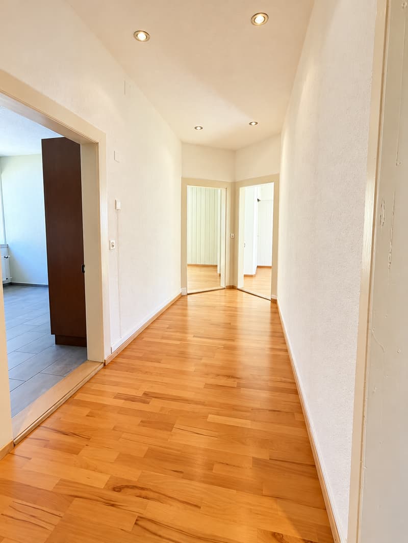 Geräumige 8-Zimmer-Maisonette-Wohnung in Ennenda – sofort verfügbar! (5)