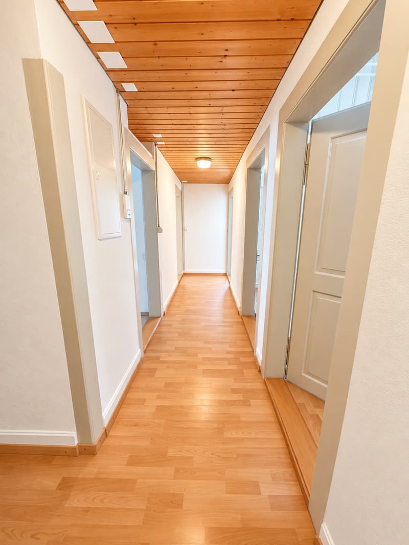 Charmante 4-Zimmer-Altbauwohnung in Ennenda – sofort verfügbar (5)