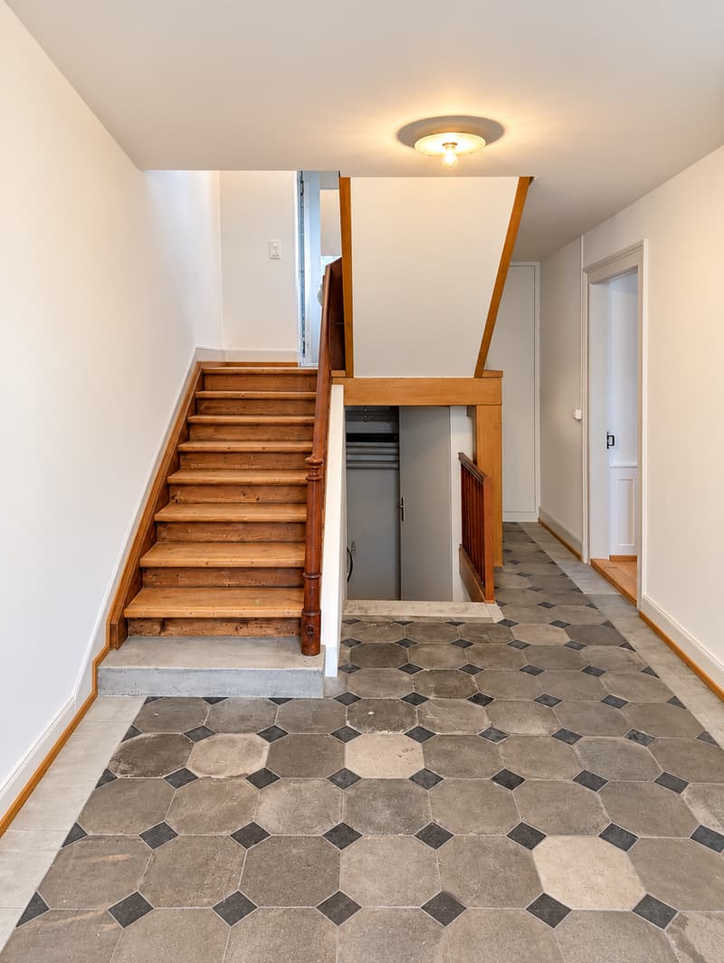 Exklusives 5.5-Zimmer-Einfamilienhaus mit Charme in Ennenda (4)
