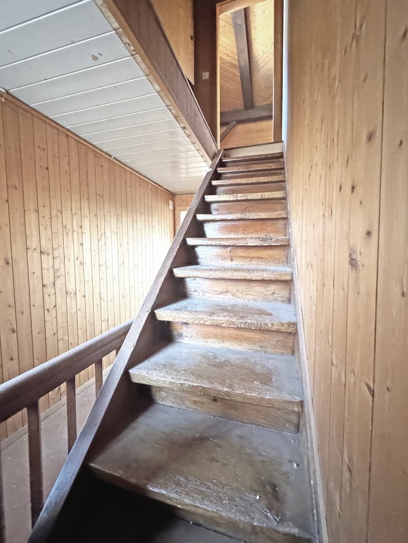 Part of a house (formerly a farmhouse), in raw construction, building permit for complete renovation available (8)