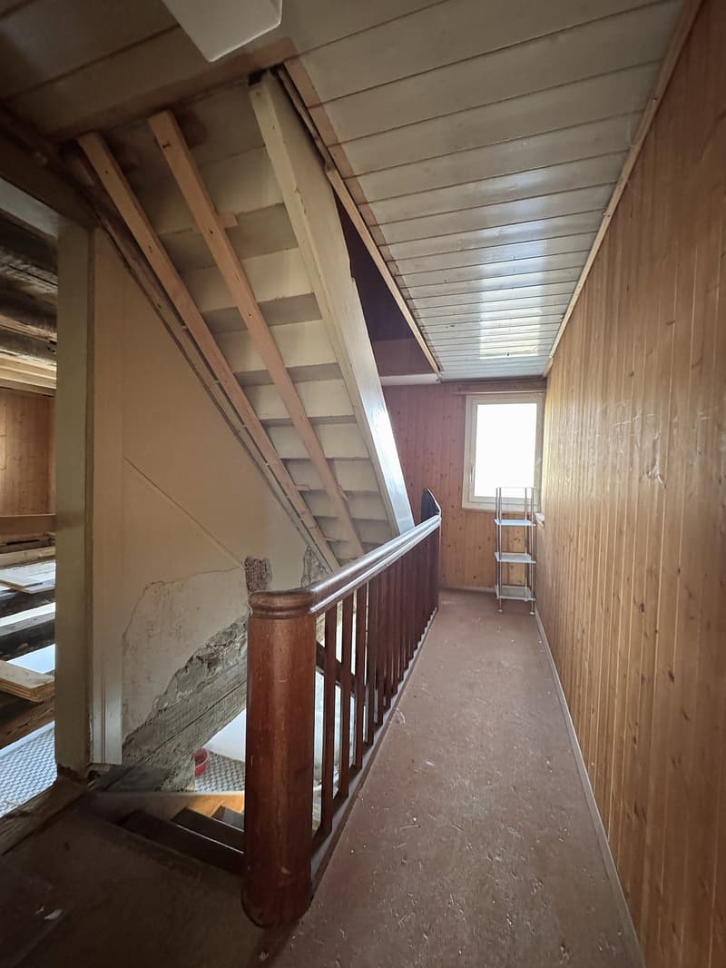 Part of a house (formerly a farmhouse), in raw construction, building permit for complete renovation available (12)