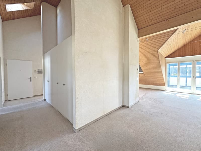 Spacious 5.5-room attic apartment with a far-reaching view in Fehraltorf (4)