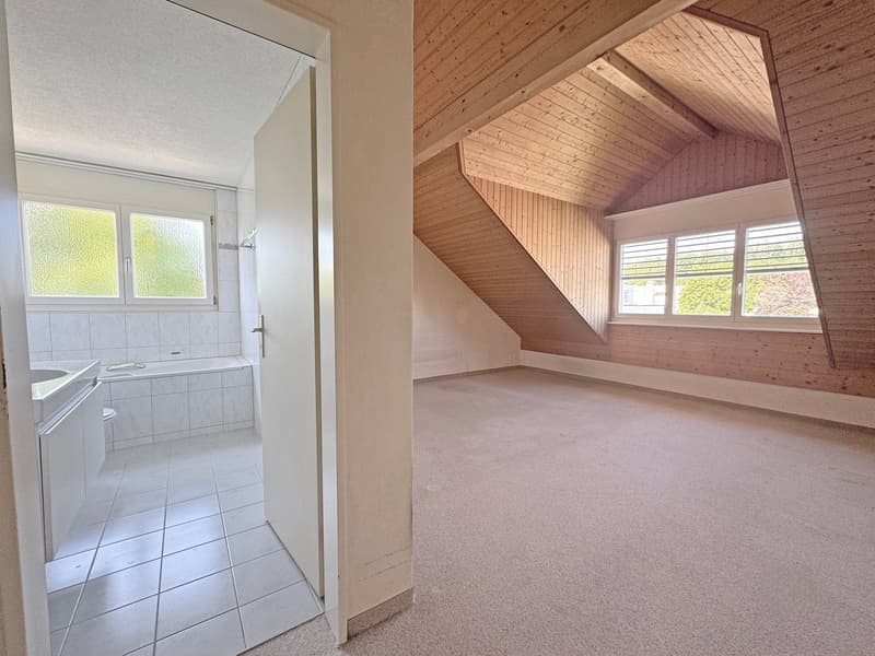 Spacious 5.5-room attic apartment with a far-reaching view in Fehraltorf (9)