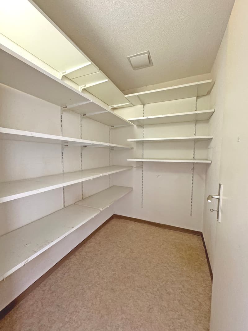 Spacious 5.5-room attic apartment with a far-reaching view in Fehraltorf (13)