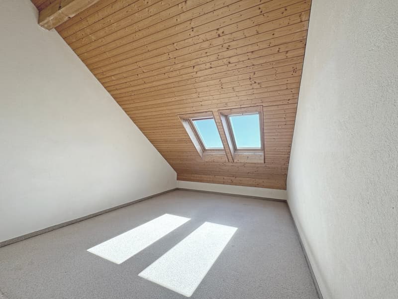 Spacious 5.5-room attic apartment with a far-reaching view in Fehraltorf (11)