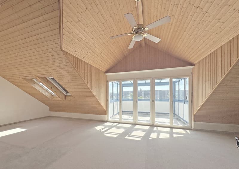 Spacious 5.5-room attic apartment with a far-reaching view in Fehraltorf (5)