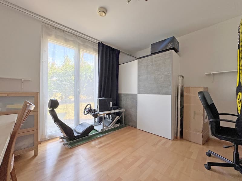 Appartement en propriété attrayant, 4½ pièces au rez-de-chaussée, avec espace vert privé et place de parking en sous-sol (14)