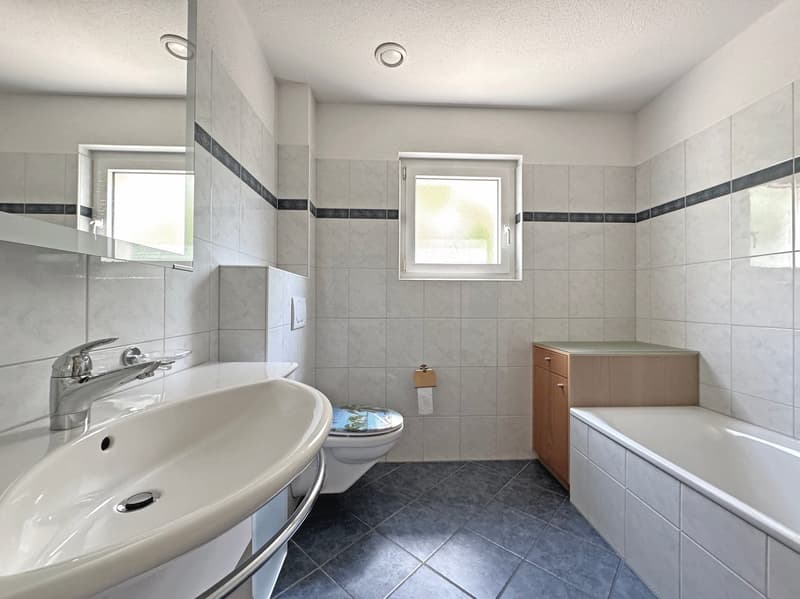 Appartement en propriété attrayant, 4½ pièces au rez-de-chaussée, avec espace vert privé et place de parking en sous-sol (7)