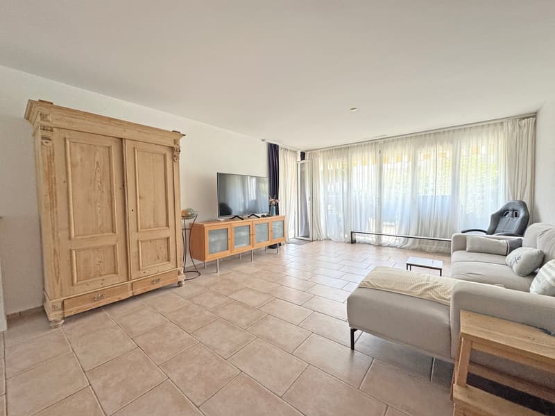 Appartement en propriété attrayant, 4½ pièces au rez-de-chaussée, avec espace vert privé et place de parking en sous-sol (10)