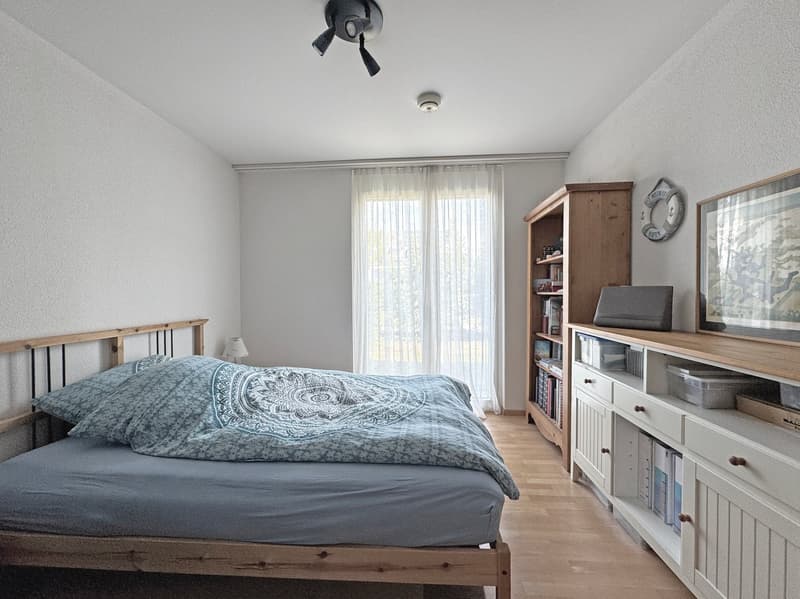 Appartement en propriété attrayant, 4½ pièces au rez-de-chaussée, avec espace vert privé et place de parking en sous-sol (6)