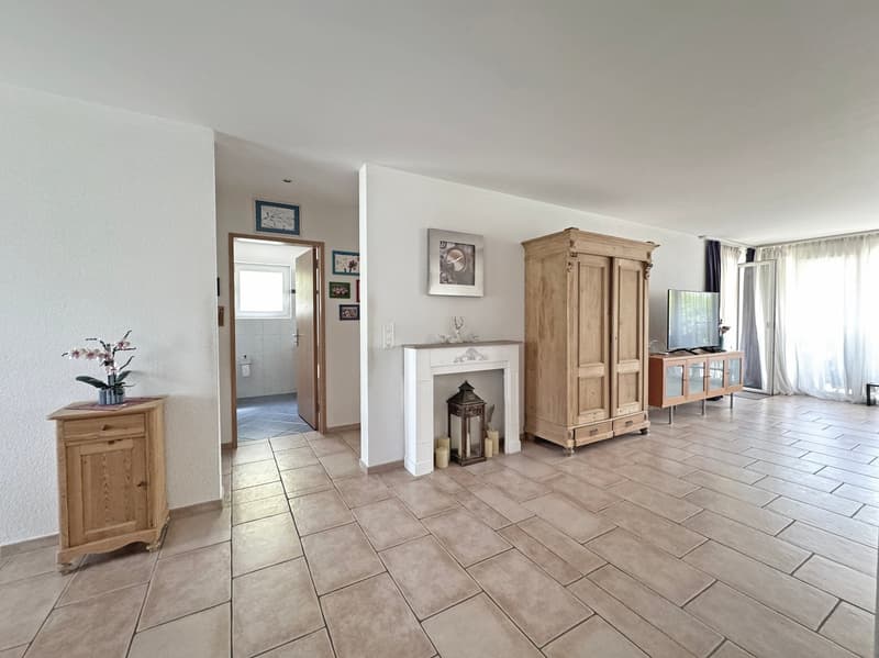 Appartement en propriété attrayant, 4½ pièces au rez-de-chaussée, avec espace vert privé et place de parking en sous-sol (12)