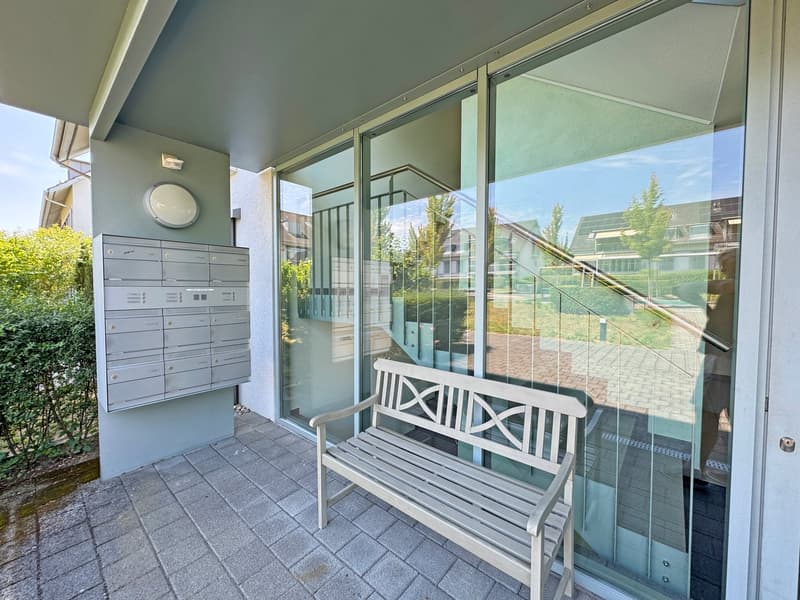 Appartement en propriété attrayant, 4½ pièces au rez-de-chaussée, avec espace vert privé et place de parking en sous-sol (3)