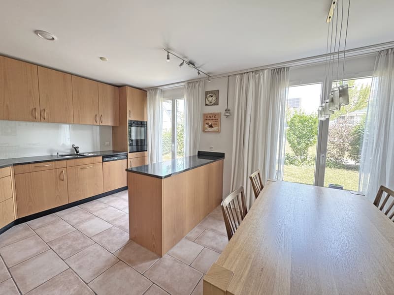 Appartement en propriété attrayant, 4½ pièces au rez-de-chaussée, avec espace vert privé et place de parking en sous-sol (9)