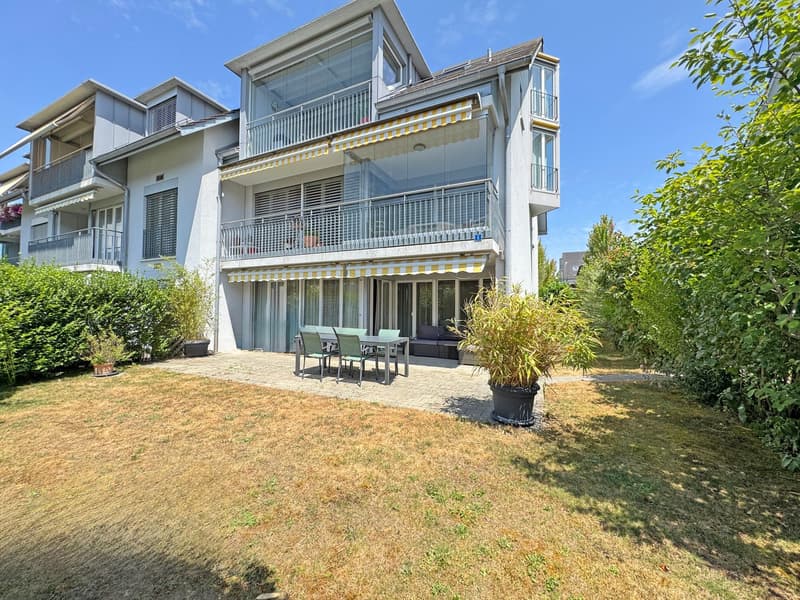 Appartement en propriété attrayant, 4½ pièces au rez-de-chaussée, avec espace vert privé et place de parking en sous-sol (17)