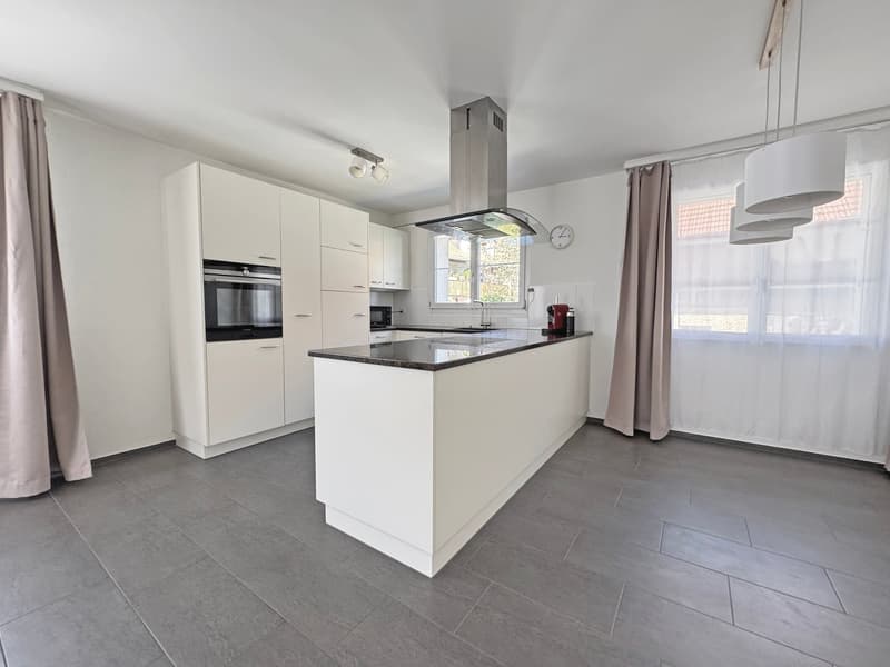 Grosszügige, durchdachte 4 ½-Zimmer- Wohnung, ruhiges Wohnquartier, inkl. 2 Tiefgaragenplätze (1)
