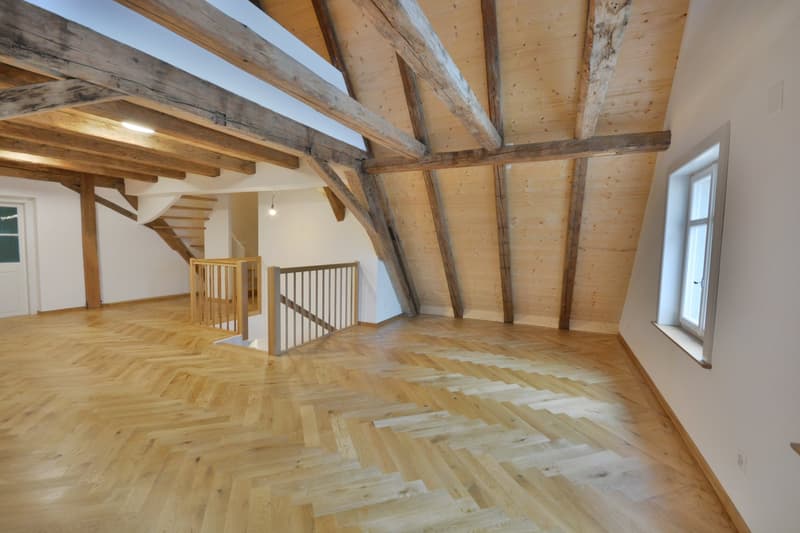 Wohnraum mit viel Platz und Atmosphäre