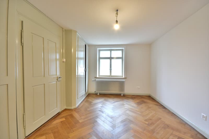 (Ess-)Zimmer mit praktischen Einbauschränken