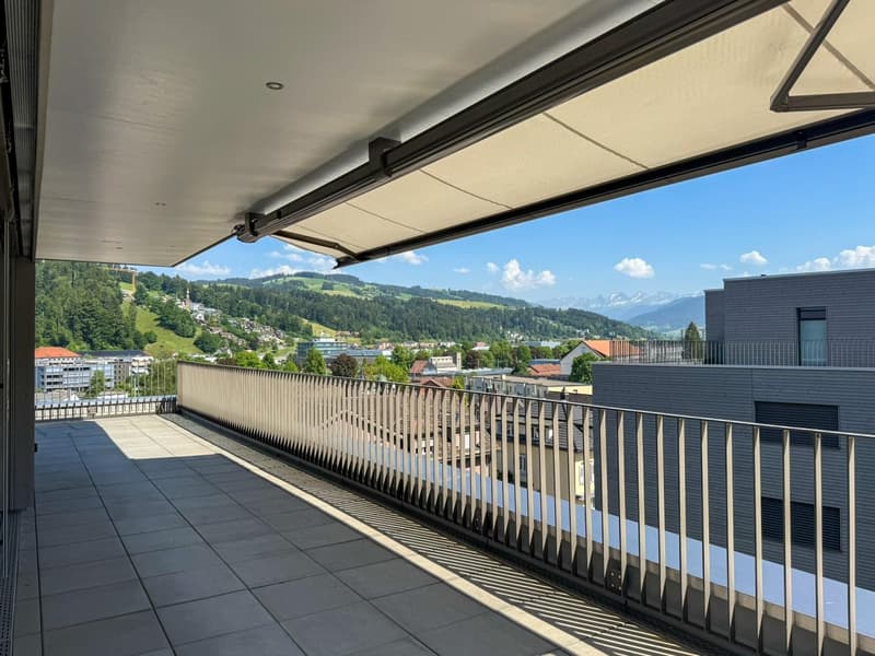 Terrasse mit Sicht bis zu den Churfirsten