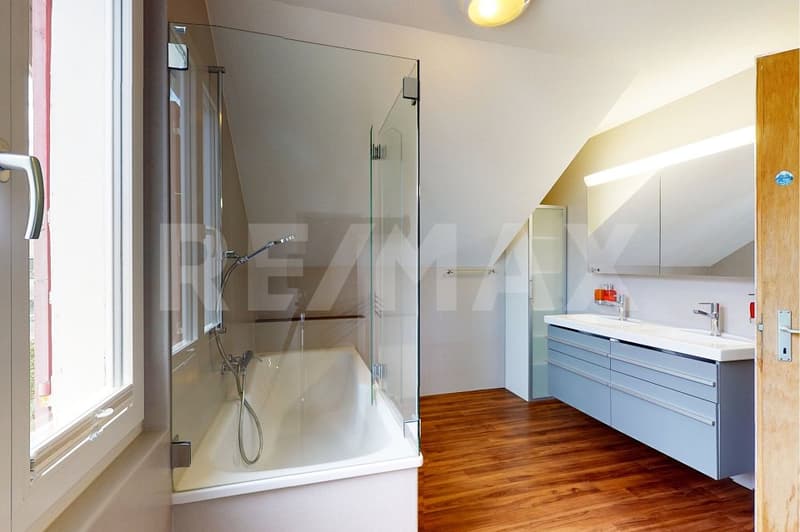 Partially renovated single-family house with plenty of space and potential (7)