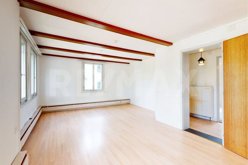 Teilrenoviertes Einfamilienhaus mit viel Platz und Potenzial (2)