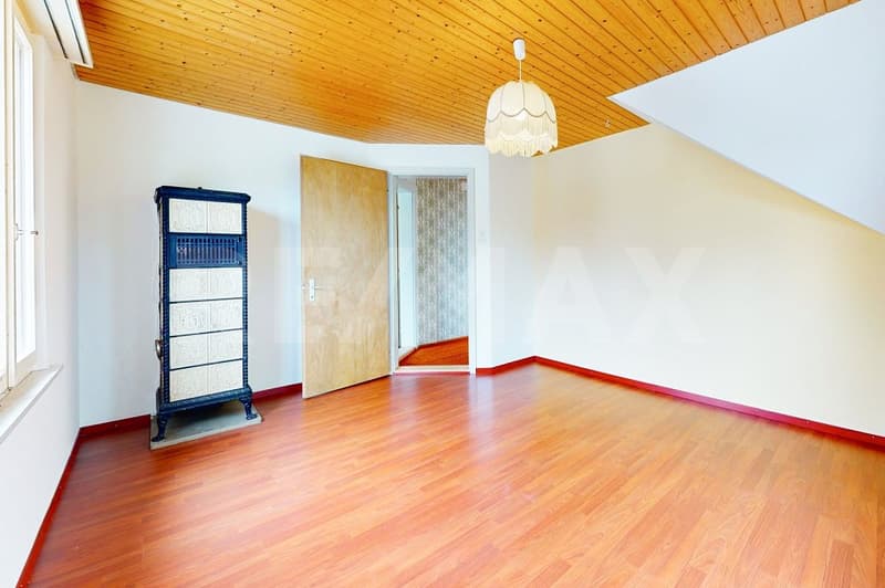 Teilrenoviertes Einfamilienhaus mit viel Platz und Potenzial (9)