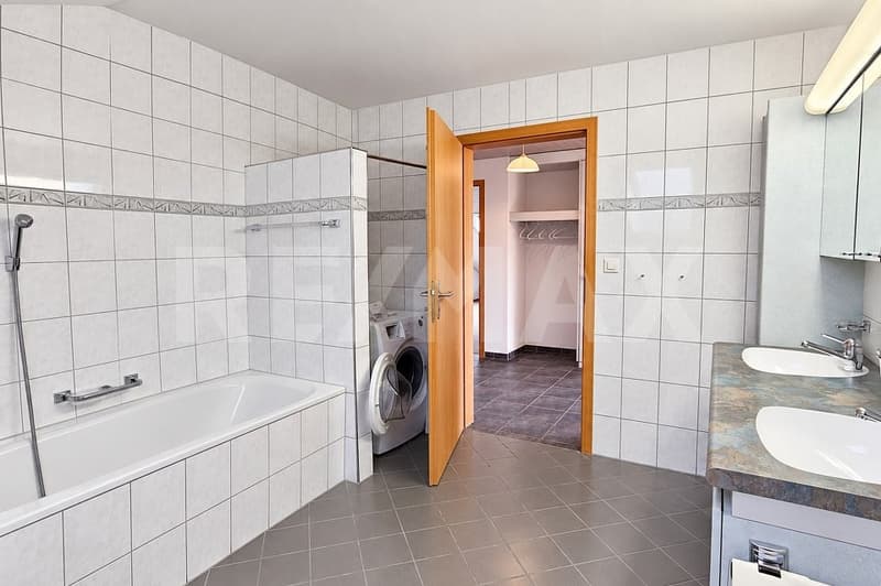 Grosszügige Dachwohnung zum Wohlfühlen (10)