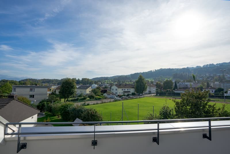 Large new attic apartment in central location with mountain view, including garage (4)