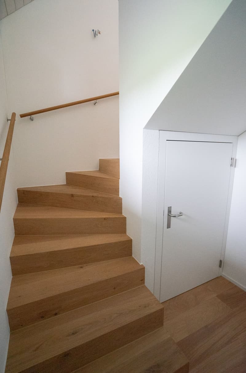 Grosse neue Dachwohnung an zentraler Lage mit Bergsicht, Garage inbegriffen (9)