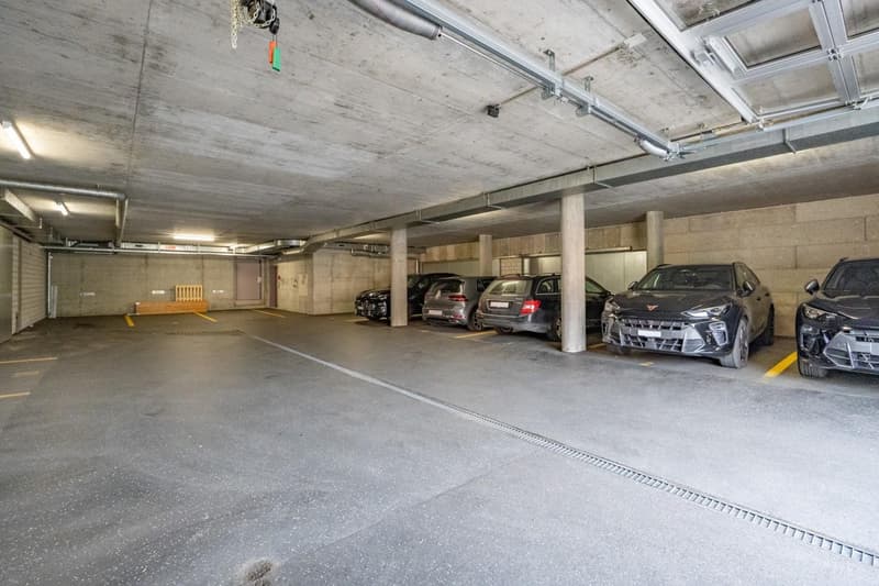Tiefgarage / 6 Parkplätze inklusive