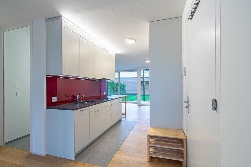 Küche mit Eingangsbereich und Garderobe