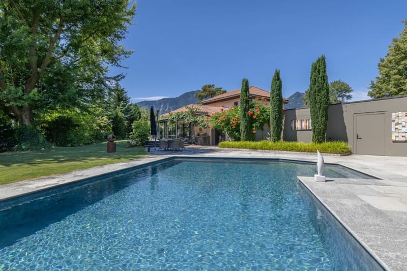 Exklusive Residenz mit Pool und privater Gartenidylle (4)