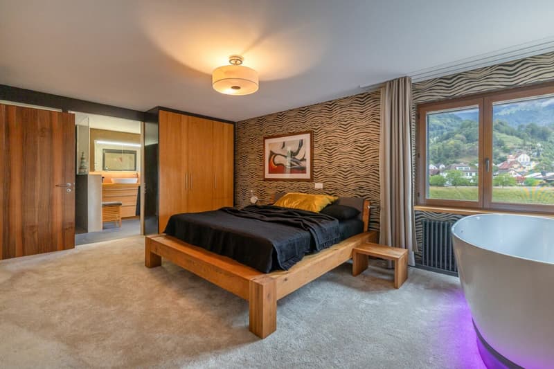 Exklusive Residenz mit Pool und privater Gartenidylle (10)