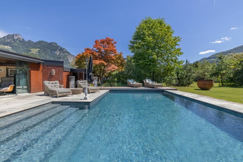 Exklusive Residenz mit Pool und privater Gartenidylle (3)