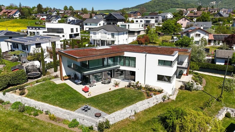 Modern living with impressive panoramic views (1)