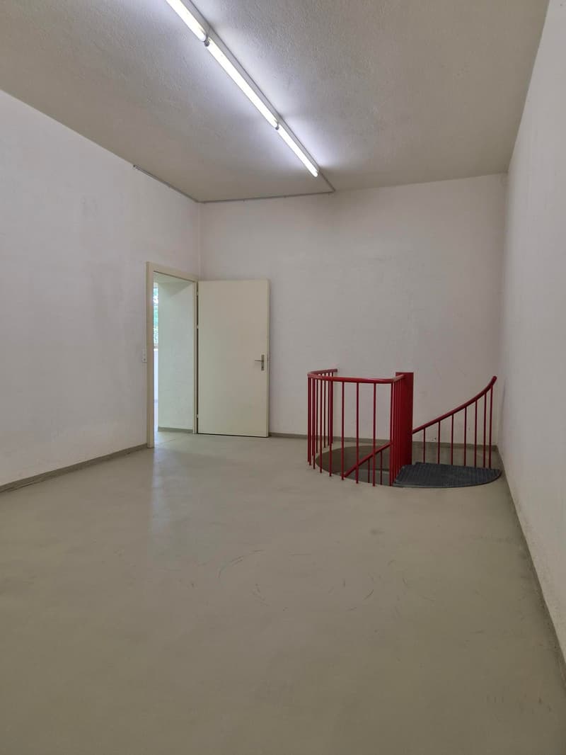 Freely divisible commercial space with additional storage room 48m2 in the basement (7)