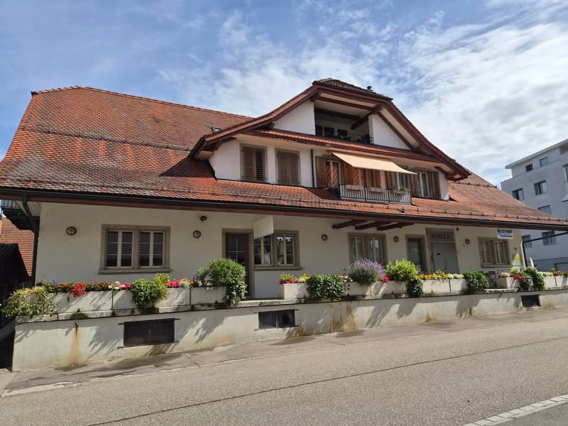 Freely divisible commercial space with additional storage room 48m2 in the basement (1)