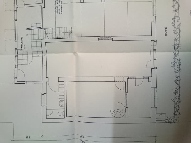 Freely divisible commercial space with additional storage room 48m2 in the basement (10)