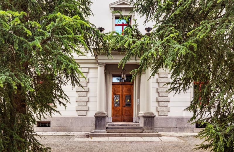 Historic villa with diverse usage possibilities (1)
