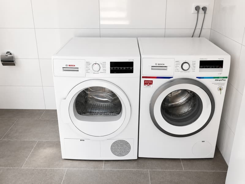 Moderne 2.5-Zimmer-Dachwohnung mit Weitsicht (8)