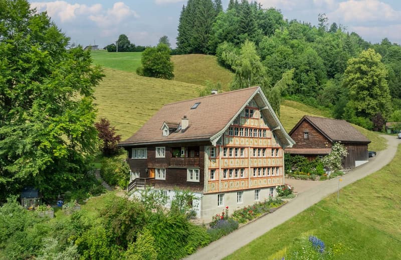 Wohnhaus »Sonnental« – Toggenburger Giebelhaus mit Rokoko-Fassade (1)