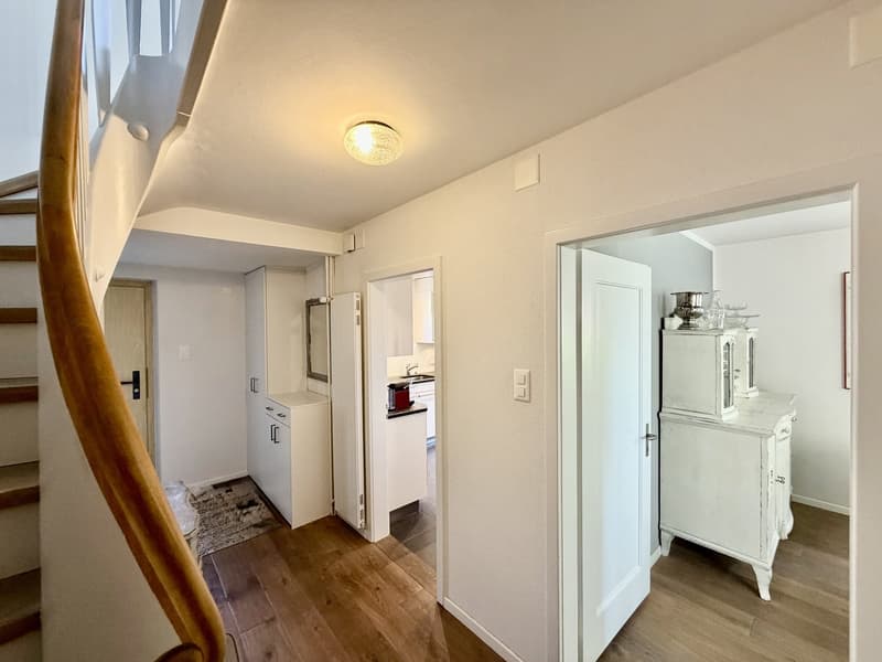 Charmantes 6.5-Zimmer-Doppeleinfamilienhaus in Grenchen (3)