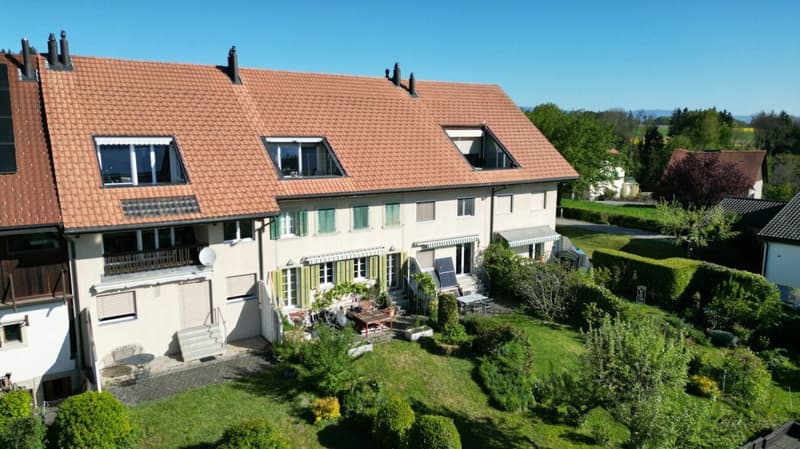Un refuge charmant avec une vue panoramique imprenable : appartement de 3,5 pièces en mansarde à Vallamand (1)
